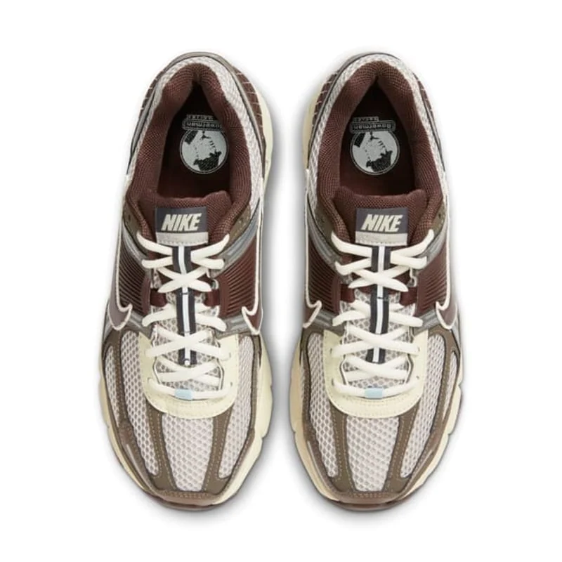 Nike Zoom Vomero 5 Earth Fossil — vue 5